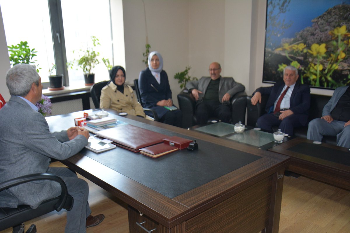 İl Başkan vekilimiz <a href="/abdullahcalim65/">Abdullah Çalım</a>, beraberinde Cumhurbaşkanı Baş Danışmanı <a href="/gulsenorhan/">Gülşen Orhan</a> ve İl Başkan yardımcılarımız ile birlikte Van Demirciler  ve Tamirciler Odasını ziyaret ederek çalışmalar hakkında Başkan Kenan Akalın'dan çalışmalar hakkında bilgi aldı. <a href="/K_Turkmenoglu_V/">KAYHAN TÜRKMENOĞLU</a>