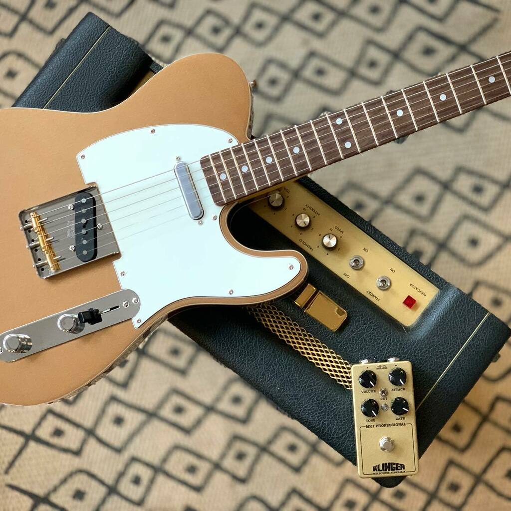 foundsound_'s tweet photo. I love GOOOOOOOLD! 🔑🇳🇱
.
.
.
#shmeltingaccident #fender #jvmodified #telecastercusom #firemistgold #marshall #klinger #tonebender #tonebendermki #fuzz #fuzztone
#shaunklingermakesthebestpedals
#🔎🔈 https://t.co/fdMMJRvNYd https://t.co/yGqbcqb3OC