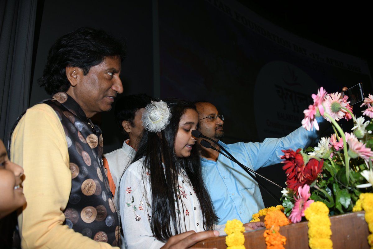 KalantarArt's tweet photo. #KalantarArtTrust #FoundationDay 
Post-1
It was really an honour to have Sri Raju Srivastava, Uttar Pradesh Film Development Council and renowned stand-up comedian as Chief Guest on the 8th Foundation Day ceremony of the organisation.

#jogforhappiness #karagaarkekalakaar https://t.co/VsTP1ZIIZj