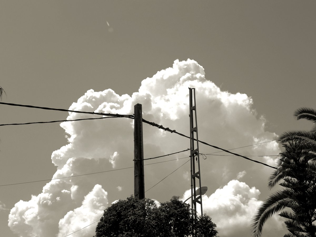 panoramica7's tweet photo. #HappyWeekend
una tarde que había una nube brillando...
#miphoto https://t.co/7mJgi18Fcy