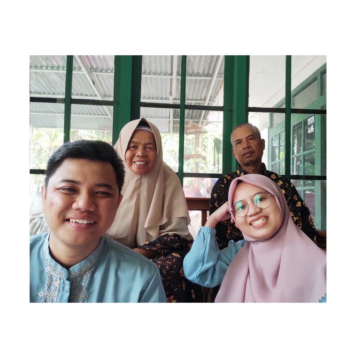 widyartii's tweet photo. ILY 😘 https://t.co/2N9YmbBnpN