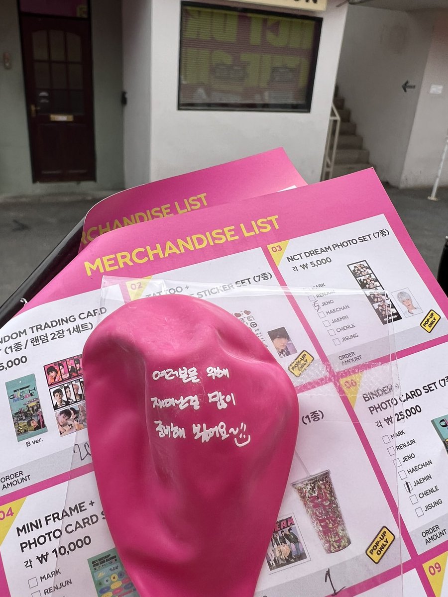 ♡ giveaway event ♡

rt+follow แจกลูกโป่งสุ่มเจโน่ที่สุ่มแจกที่ NCT dream pop-up store ขอแจกตอนที่ของถึงไทยแล้วนะคะ ♡♡♡ 

#ตลาดนัดnct #ตลาดนัดnctdream