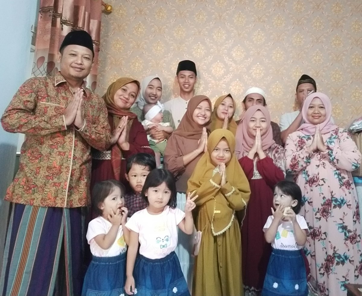 muhid81's tweet photo. LatePost
#IdulFitri1443H https://t.co/8uXVXjbIB1