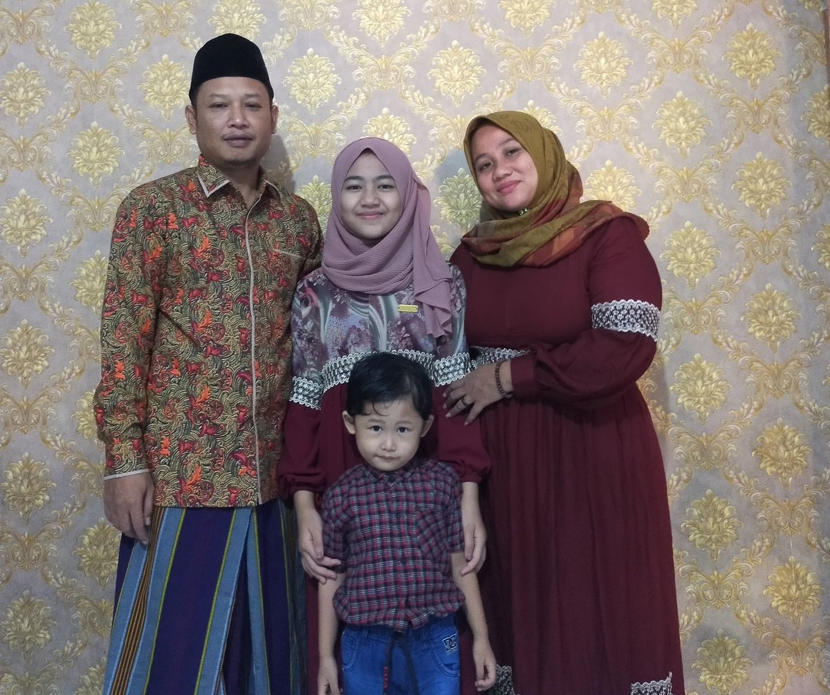 muhid81's tweet photo. LatePost
#IdulFitri1443H https://t.co/8uXVXjbIB1