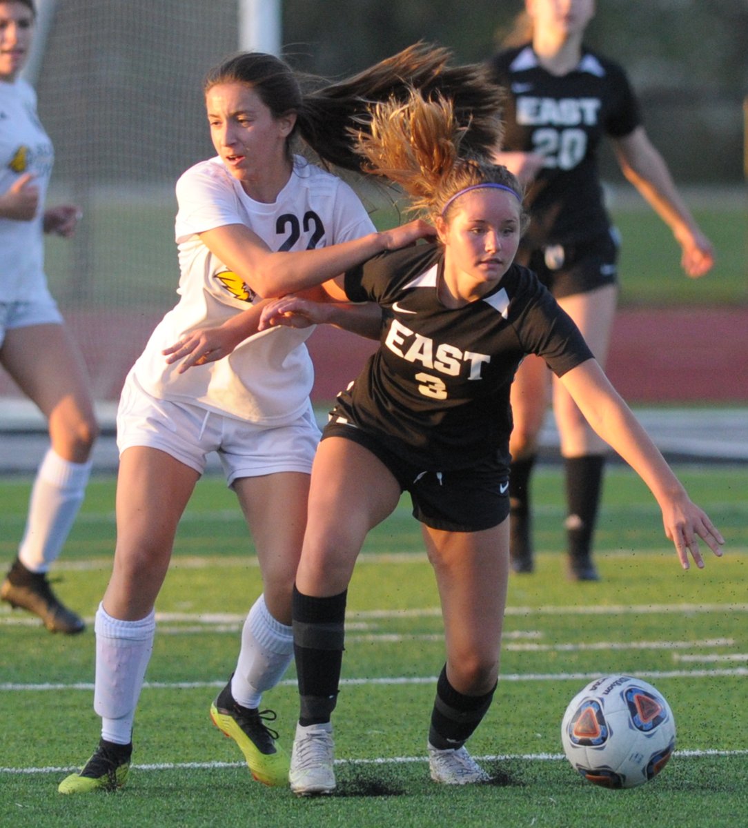 MIPrepZone's tweet photo. GIRLS SOCCER: Photo gallery from the @LakesVC tournament semifinal between @GirlsSle and @slhssoccergirls >> https://t.co/dmsbOWwJwu 

@slhslions @BeEast_Cougars https://t.co/PSCGY7qVpt