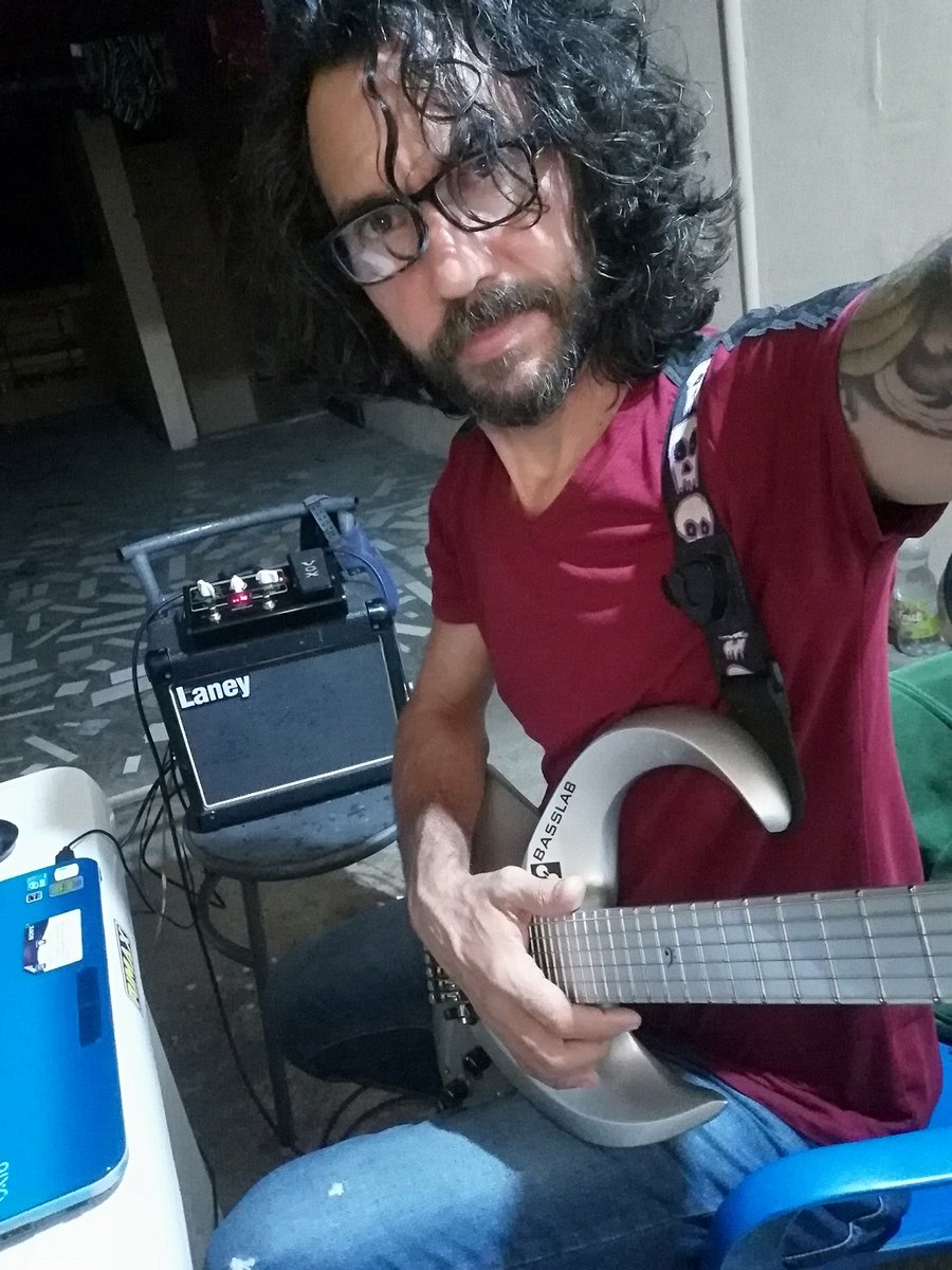 Juan_ARZI's tweet photo. La #musa no tiene horario ni fecha en el calendario
#guitarrista
#guitarraelectrica
#Basslab
#VOX
#Laneyamplification
#Dadario https://t.co/I5s2MOrzeD