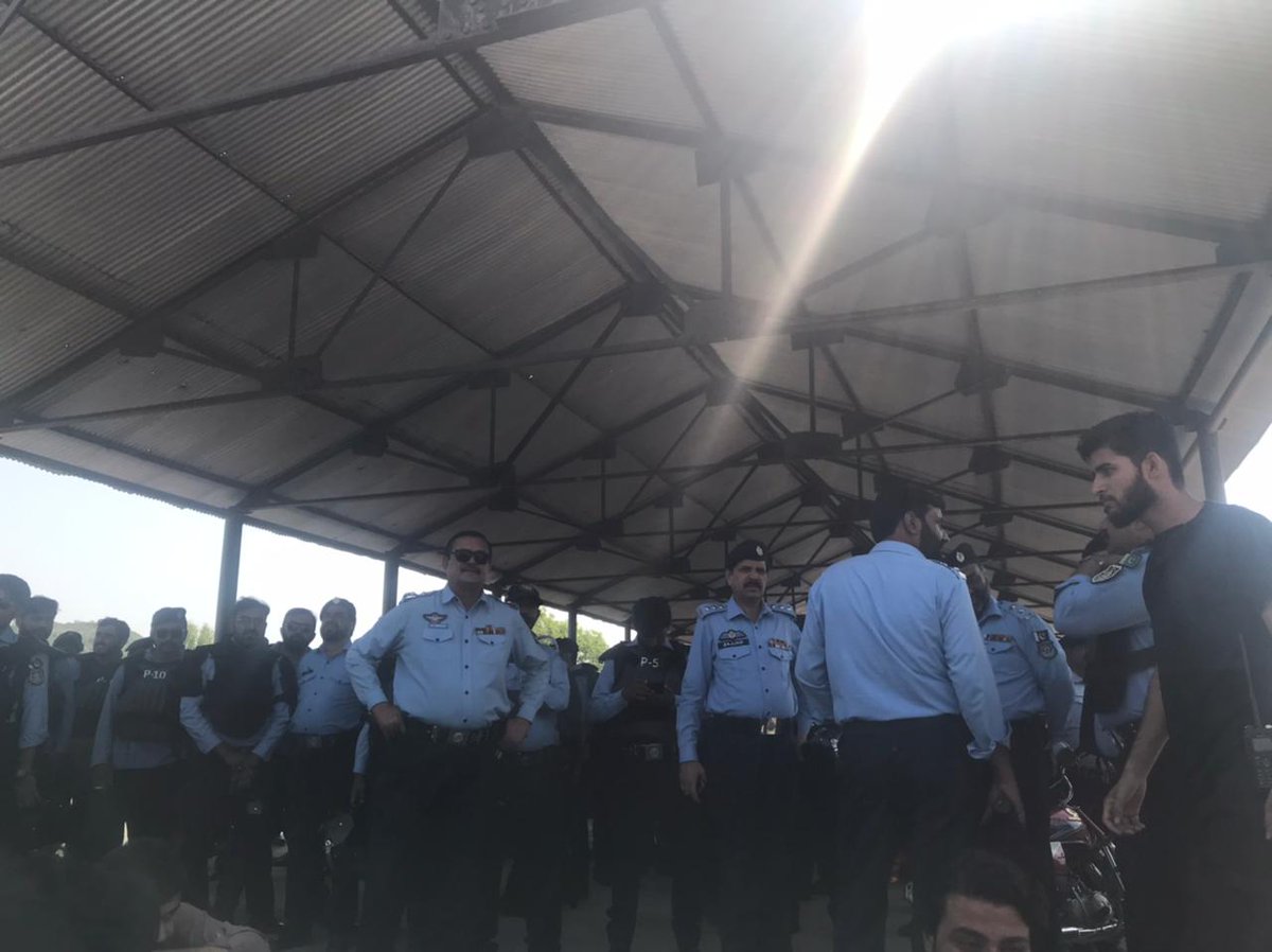 ImaanZHazir's tweet photo. Why has police been called on QAU campus to arrest peaceful students protesting for their restoration? 
#SaveQAU https://t.co/arcS3bf1XT