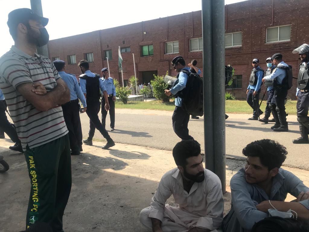 ImaanZHazir's tweet photo. Why has police been called on QAU campus to arrest peaceful students protesting for their restoration? 
#SaveQAU https://t.co/arcS3bf1XT