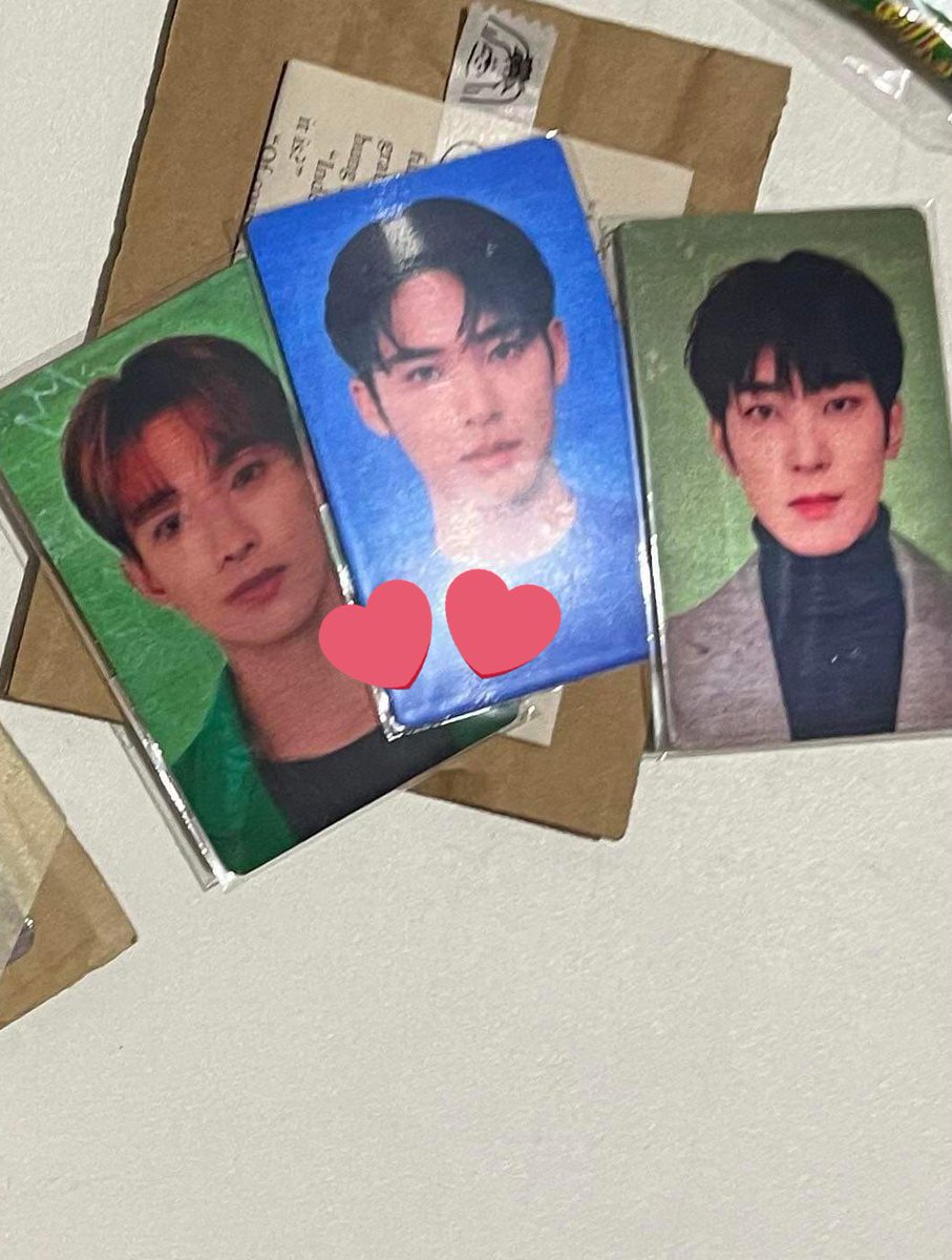 curiouscarrt's tweet photo. [💎] #addedtocarrt #hansolbestbought 

late post but thank you to @hansolbestboy nabudol ako when i saw it sa tl 😭 ty for being responsive and accommodating!

bought one set for myself and the other as a gift, both times they were immediately shipped out 🥰 https://t.co/9D2PzGNgLx