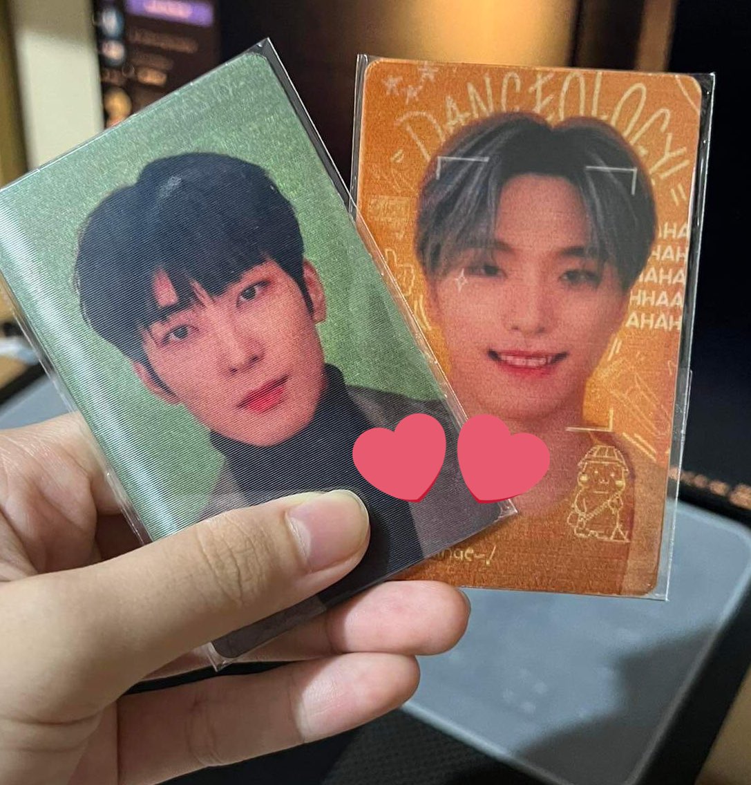curiouscarrt's tweet photo. [💎] #addedtocarrt #hansolbestbought 

late post but thank you to @hansolbestboy nabudol ako when i saw it sa tl 😭 ty for being responsive and accommodating!

bought one set for myself and the other as a gift, both times they were immediately shipped out 🥰 https://t.co/9D2PzGNgLx