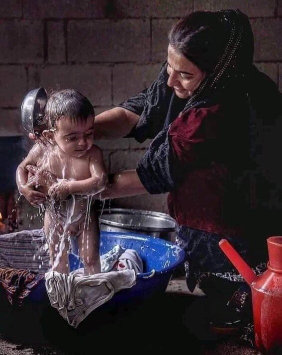 अपनी हर ख़्वाहिश जो बच्चों पर क़ुर्बान कर दें ऐसी अज़ीम हस्ती का नाम माँ है