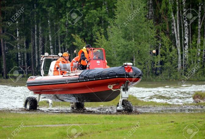 itusrescuegear's tweet photo. Rescue boat at work @NDRFHQ https://t.co/Snct7h8Blf