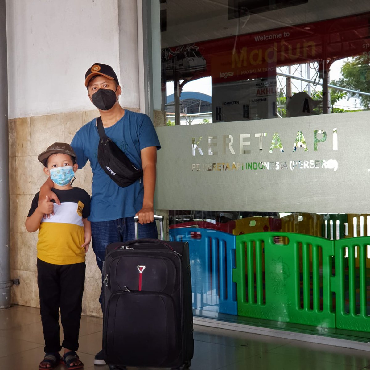 adnanyollanda's tweet photo. @KAI121 Tahun ini menjadi mudik pertama setelah pandemi Covid-19. Perjalanan mudik dari Purwokerto-Madiun menggunakan Kertanegara yang menempuh perjalanan kurang dari 5 jam sangat menyenangkan #MudikAmanSehatNaikKeretaApi #KAI121
@ratihrudiastuti @HidayahUpik @riarestyowati https://t.co/CGRcFoNIoW