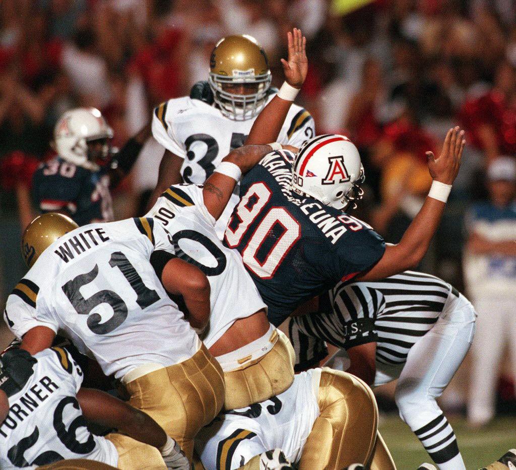 JordanTonga2's tweet photo. ALL GLORY TO THE MAN ABOVE ME!!       I AM SO EXCITED TO HAVE BEEN OFFERED BY ARIZONA UNIVERSITY!         THANK YOU @BManu86 @COACHTONESEKONA @brennanpcarroll @recruitcoachmc https://t.co/9aEi9pRLms