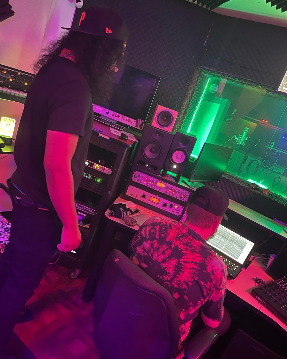 IG : @BRAND_NU00 tweet media