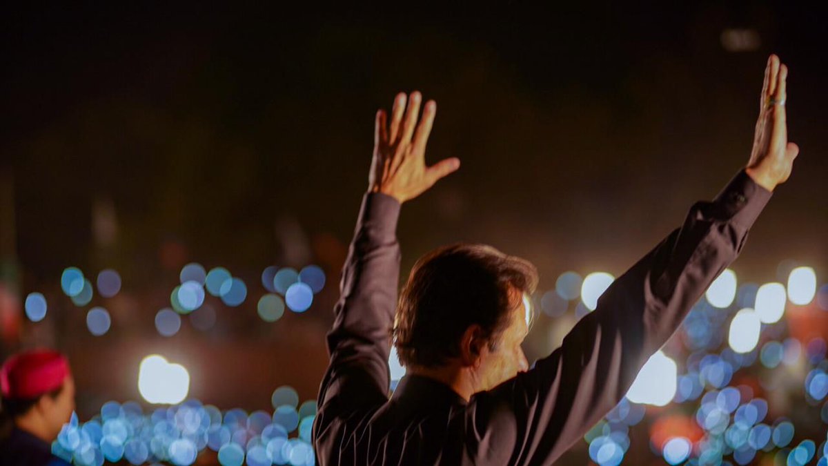 ImranKhanPTI's tweet photo. اٹک کےعوام خصوصاًخواتین+گھرانوں کی بڑی تعداد میں شرکت کیساتھ اسےایک اور ریکارڈ جلسہ بنانےوالےتمام لوگوں کاشکریہ۔یہ جلسہ گاہ اتنےبڑےجمِ غفیرکیلئےنہایت تنگ تھی۔قوم اسلام آبادکےحقیقی آزادی مارچ کیلئےتیارہورہی ہے،ماشاءاللہ
#AttockJalsa #امپورٹڈ__حکومت__نامنظور https://t.co/Dc8Q603p7c
