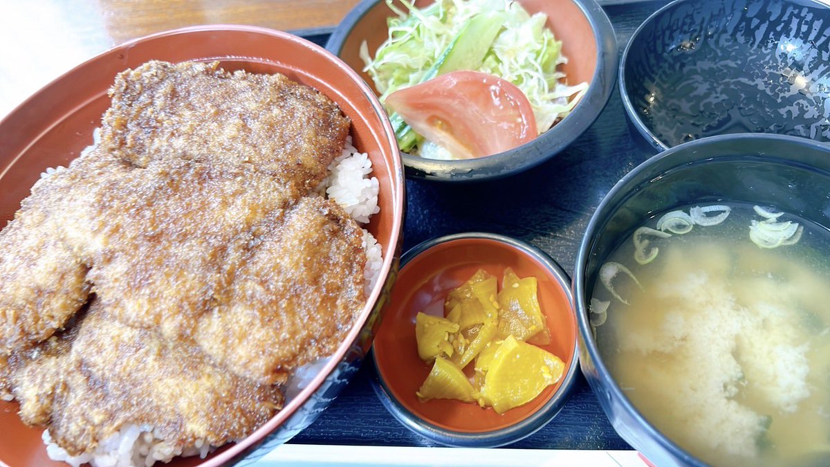 (*˙ᵕ˙)ᴴᴱᴸᴸᴼ 今日の社長ランチ♡ ソースかつどーーーん😍 📍レストランさんさわ ソースカツ丼と 卵カツ丼 どっちが好きー？？？🤤