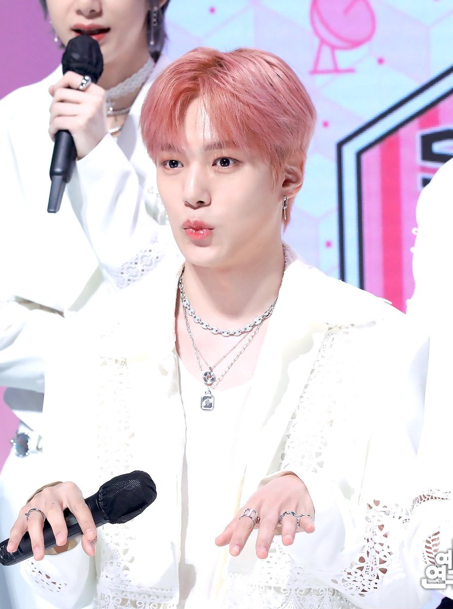 LeeMinhyukBr's tweet photo. 📷FOTO • 13.05.22

Minhyuk nas fotos dos bastidores da MBC. 

🔗https://t.co/M6gyirl5xJ

#MINHYUK #민혁 #ミニョク
#MONSTAX #몬스타엑스 
@OfficialMonstaX
~🦊 https://t.co/MdQvZcX1CT