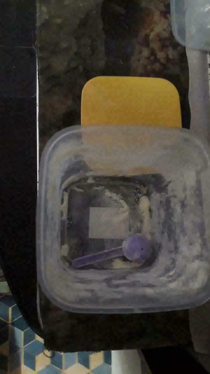 zumairaaa's tweet photo. "Susu anak 3 tahun dah 3 hari habis dan saya terpaksa bagi teh saja untuk dia."

Umur macam ni patutnya kena banyak minum susu utk dpt khasiat yg sepatutnya tapi Husna terpaksa bagi teh utk kenyangkan dia. I mohon RT drpd semua. 😔 https://t.co/7UxLMwMg5p