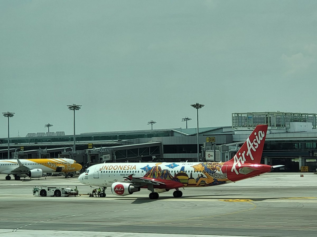 ConsultMarwan's tweet photo. THANK U #airasia ! cool design https://t.co/KbHKzC2NUW