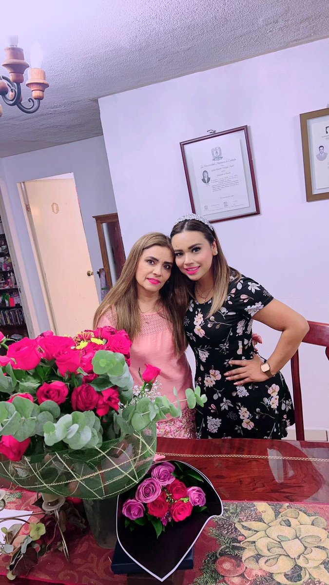 LourdesNnn's tweet photo. Bien festejada Gracias mis hijas las amo 😍🙏 https://t.co/K29Habwf9V