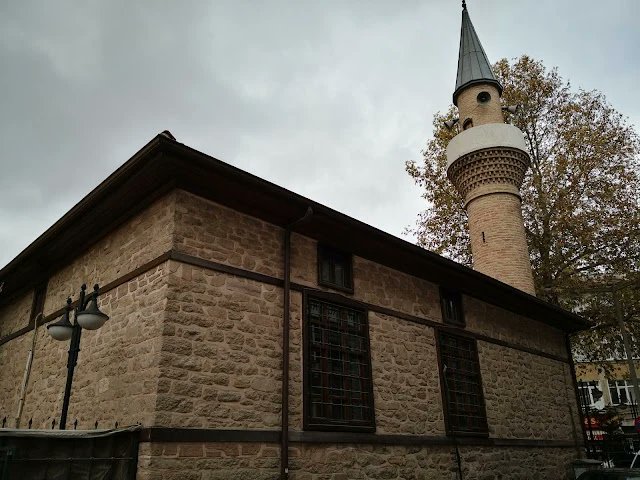 haliletyemez's tweet photo. Ey Rabbimiz!
Bize ihsan ettiğin hidayetten sonra kalplerimizi haktan saptırma, bize kendi katından rahmet ihsan eyle. Amin.
#HayırlıCumalar
#KadıMürselCamii
#Meram #AKPartiMeram https://t.co/TUhkwySN7U