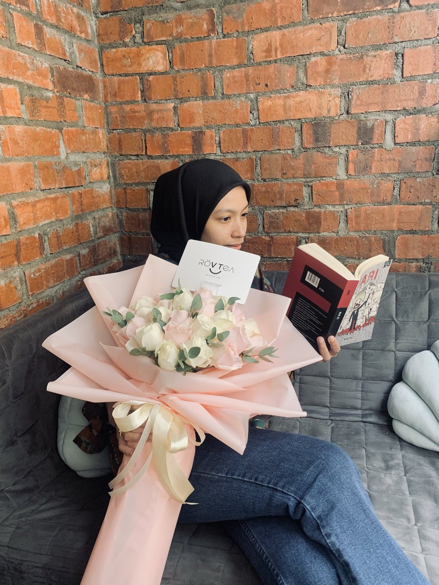 rovteas's tweet photo. Your ex asking you to be friends after break up is like kidnappers asking you to keep in touch after letting you go 🤭 https://t.co/hcITBSOhIW