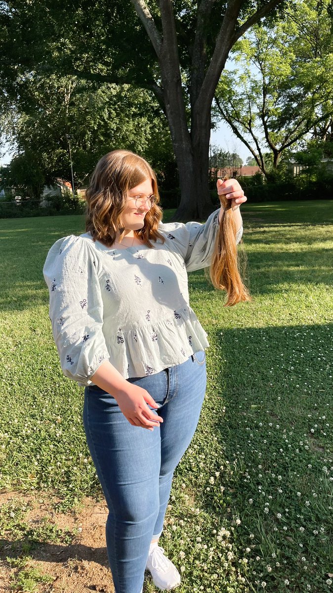 SaraRothwell's tweet photo. *when you get your hair chopped off and have to hold it like those guys do with their fish https://t.co/0frTdtBBua
