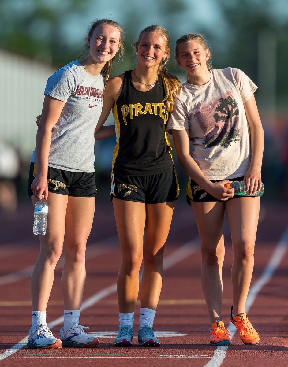 "Peace!" But not from the usual suspect... <a href="/teddi_135/">Teddi Vonderau🦋</a> <a href="/riley_kubitz/">riley</a> after the final race of the LC8 finals.