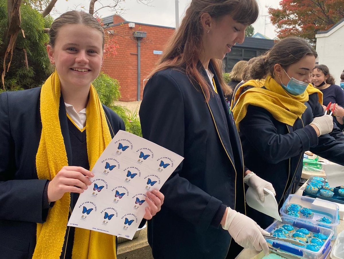 SantaMaria_Melb's tweet photo. Student Leaders brought awareness to Santa today, in support of Do it for Dolly - a campaign to make the world a kinder and safer place for children. Our community joined together to share words of kindness, united in our strong stance against bullying. @dollysdream_aus https://t.co/pRdbRNnpRU