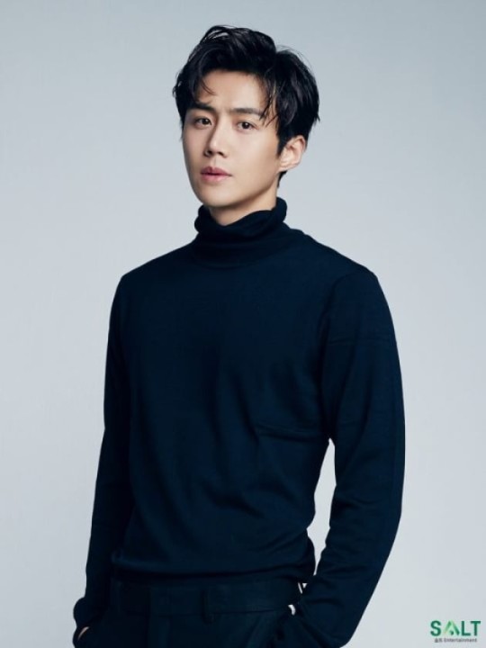 KoreanUpdates's tweet photo. #KimSeonHo returns to theater stage with 'Touching the Void'.

The theatrical play will open on 8 July at Daehakro Art One Theater 2 

https://t.co/ACrKAD614X #KoreanUpdates VF https://t.co/coerzEwgwx