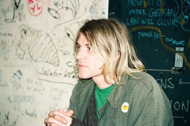 crockpics's tweet photo. Kurt Cobain, 1991 https://t.co/9pBtuWsBRF
