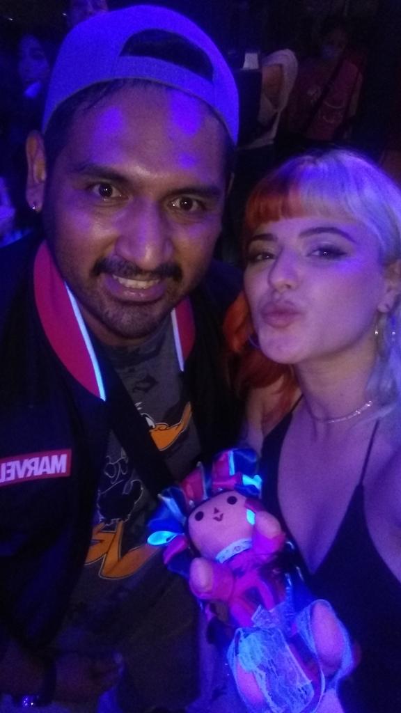 H1ram89's tweet photo. Antes que termine este día, quiero decir que no voy a poder superar este día ❤️
#AlbaRecheEnMexico
#AlbaShowcaseMX https://t.co/OWYajrGoGv