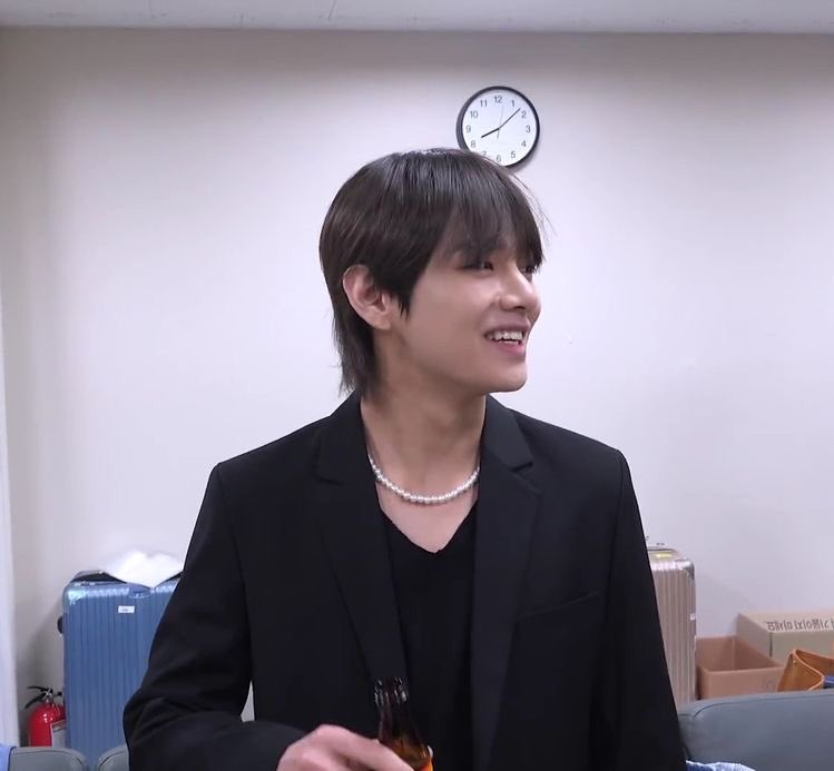 softaetaee's tweet photo. This taehyung is such a doll https://t.co/R0Soi4Q2fL