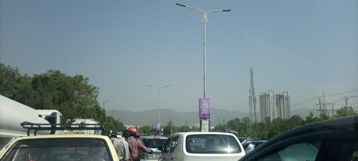 ObaidAbbasi2's tweet photo. Dear @dcislamabad my humble request is you to resolve the issue of protesters whether gov't employees are doing or any political party. Ultimately, thousands of employees working at Secretariat suffered alot due to closer of #NADR Chowk & entrance from #Serena. https://t.co/80YPJPtywq