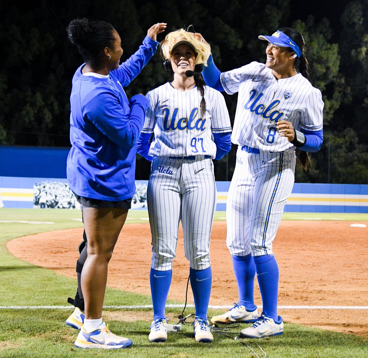 UCLASoftball's tweet photo. Gee Wisz, she’s clutch 😮‍💨 #GoBruins https://t.co/JagMlnci38