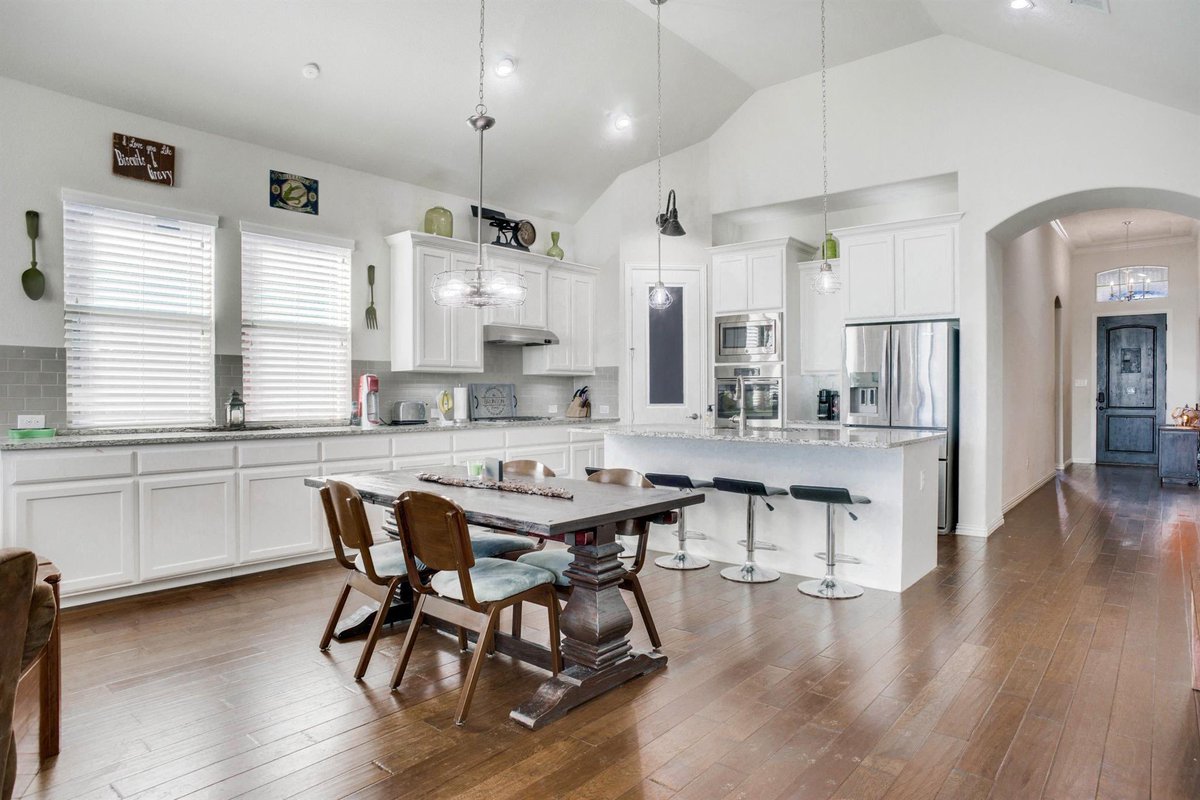 Jzamarippa's tweet photo. Who’s ready to buy in NTX?  Tied of fighting for a home?  Call me I gotcha. 817-819-6126 https://t.co/ShODHNJmVo