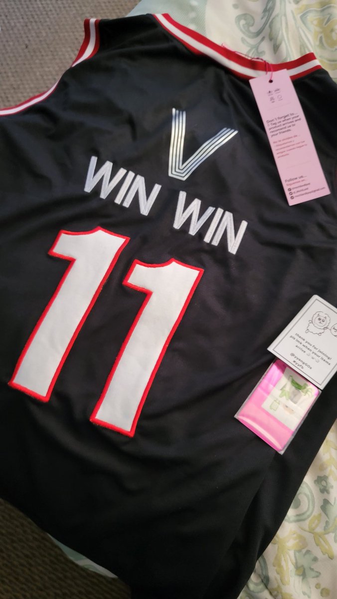 sichickenwing's tweet photo. Late but thank you @yyangGOs for hosting a go for @mochilandkpop jersey merch !! #yyfb https://t.co/Ekdz1qvO7E