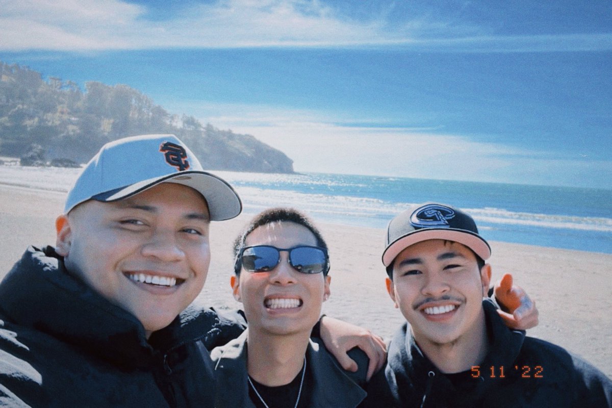 geeemacs's tweet photo. gonna miss y’all 👨🏽‍🎓❤️ https://t.co/y1zXR75HXe