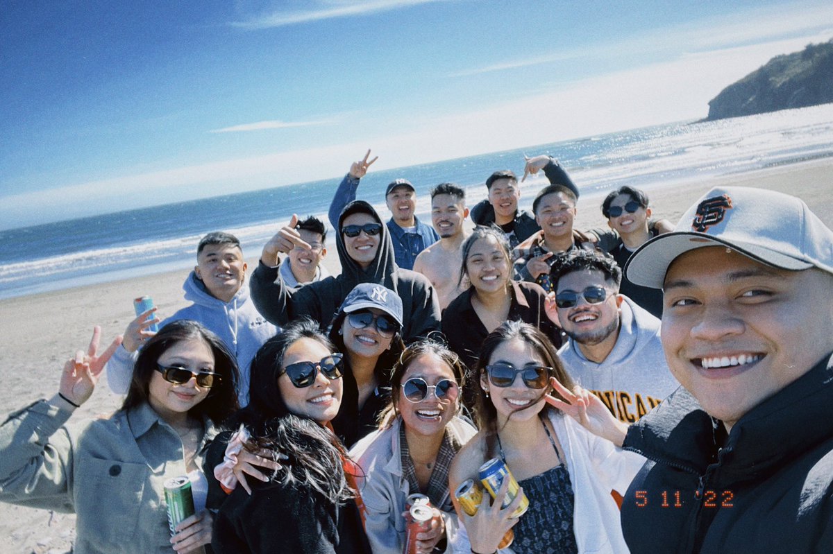 geeemacs's tweet photo. gonna miss y’all 👨🏽‍🎓❤️ https://t.co/y1zXR75HXe