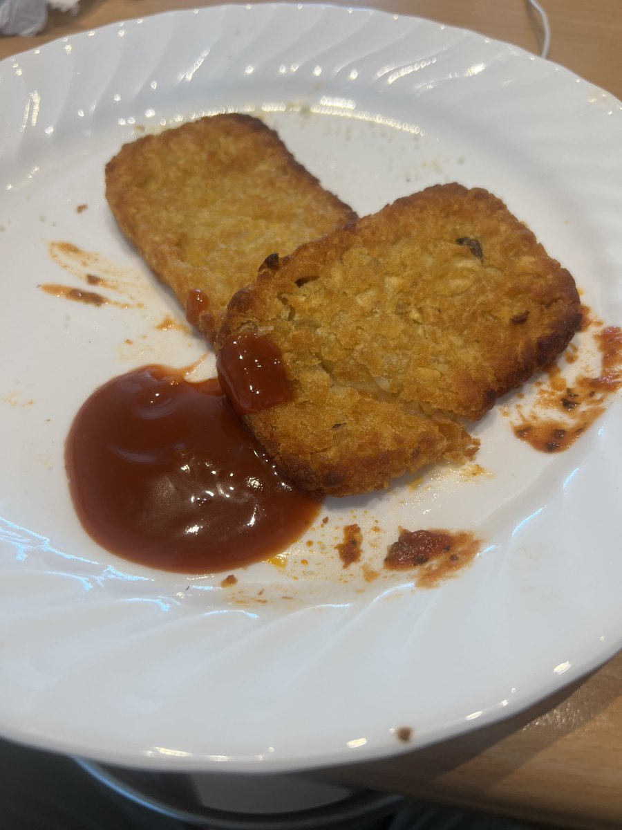 leonardv's tweet photo. @Sad_Desk_Lunch #openpit bbq sauce and kids leftover #hasbrowns https://t.co/l79jiNJBj4