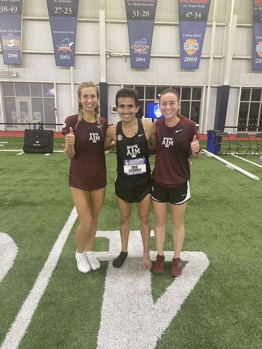 wmcraven's tweet photo. 10k Tough! Proud of this crew! A couple PRs, a few points, and a lot of fight! #10kTough #DSquad #DistanceDivas #StraightDawgs https://t.co/QTbPiwAIrt