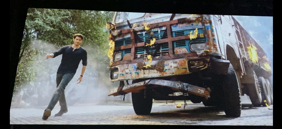 MahenderKami's tweet photo. Ee scene untadi ....asalu mind nunchi pothale ....💥💥
Next level anthe🔥🔥
Theater lo rachee
#SarkaruVaariPaata 
#SarkaruVaariPaataReview
#SVPMania
#KeerthySuresh
#MaheshBabu𓃵 
#BlockbusterSVP 
#BlockBusterSarkaruVaaripaata 
@urstrulyMahesh @KeerthyOfficial @ParasuramPetla https://t.co/JxpdYClFcG