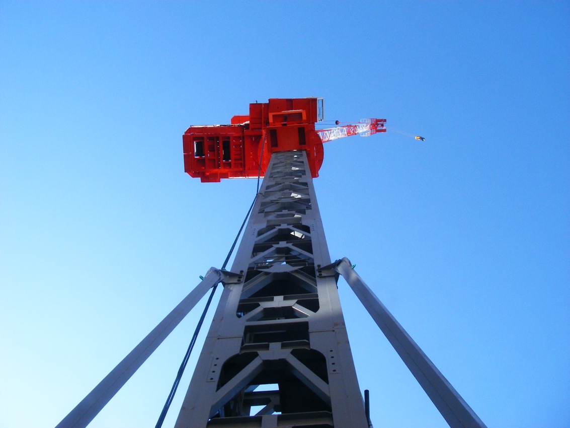 Stairs_Lover's tweet photo. 見上げたら空がきれいだった日。
現場監督時代に撮影した写真です。
タワークレーンの赤と空の��、垂直に伸びて空に向か��感じが気に入っています。
#階段 #階段巡り #階段Lover https://t.co/cV50mjUQ5p