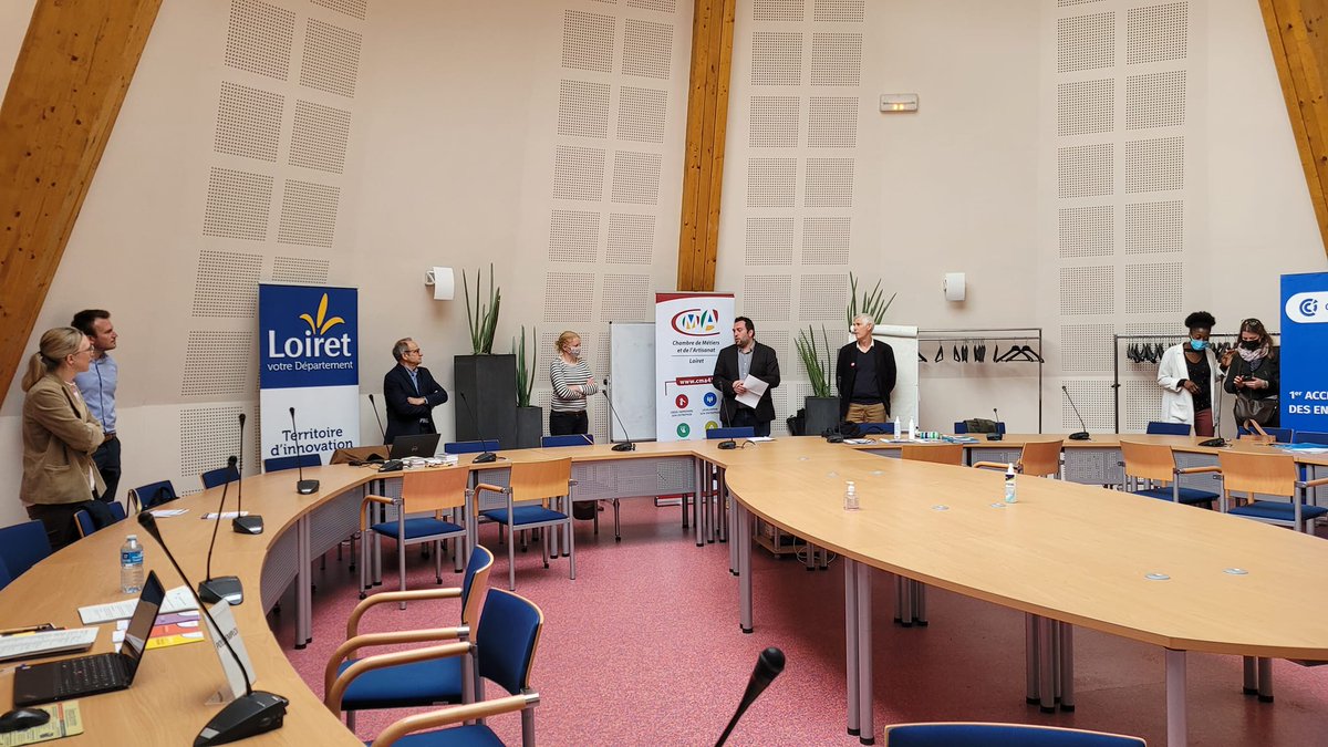 BGELoiret's tweet photo. #𝐅𝐨𝐫𝐮𝐦 | 💬 Mercredi dernier, nous étions au 𝐟𝐨𝐫𝐮𝐦 𝐜𝐫𝐞́𝐚𝐭𝐢𝐨𝐧 organisé par le #CODEVE de Gien. 😃 Merci aux partenaires et au Maire de Gien : 𝑀. 𝐹𝑟𝑎𝑛𝑐𝑖𝑠 𝐶𝑎𝑚𝑚𝑎𝑙, d’être venu à notre rencontre. 👏 https://t.co/wK64domvIu