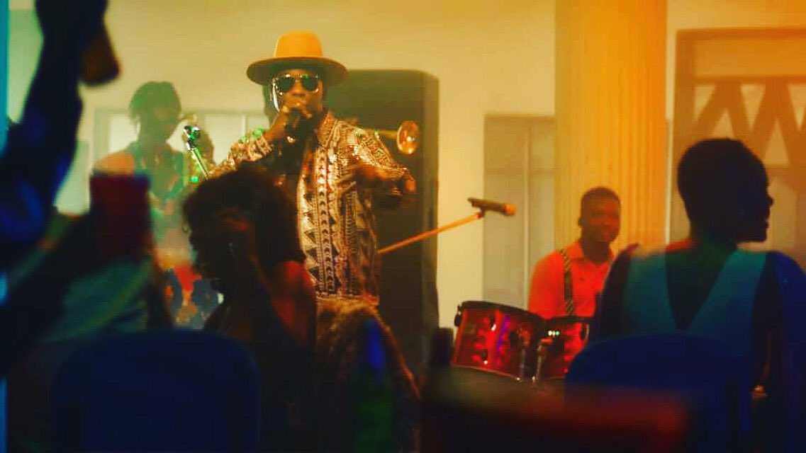CoolFMNigeria's tweet photo. Playing - @melvitto ft @wandecoal #Gentility
The #BreakfastShow with
@Mannieessien & @MahoganySilver_
#GMNS #WakeUpVibes https://t.co/XScWhBf5xQ