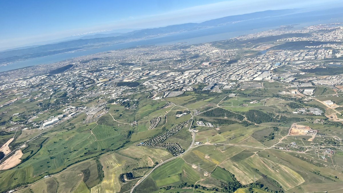 Konya gerçekten dümdüz. Bir de dünya, yuvarlak diyorlar. Gelsinler, Konya’yı görsünler 😜😁