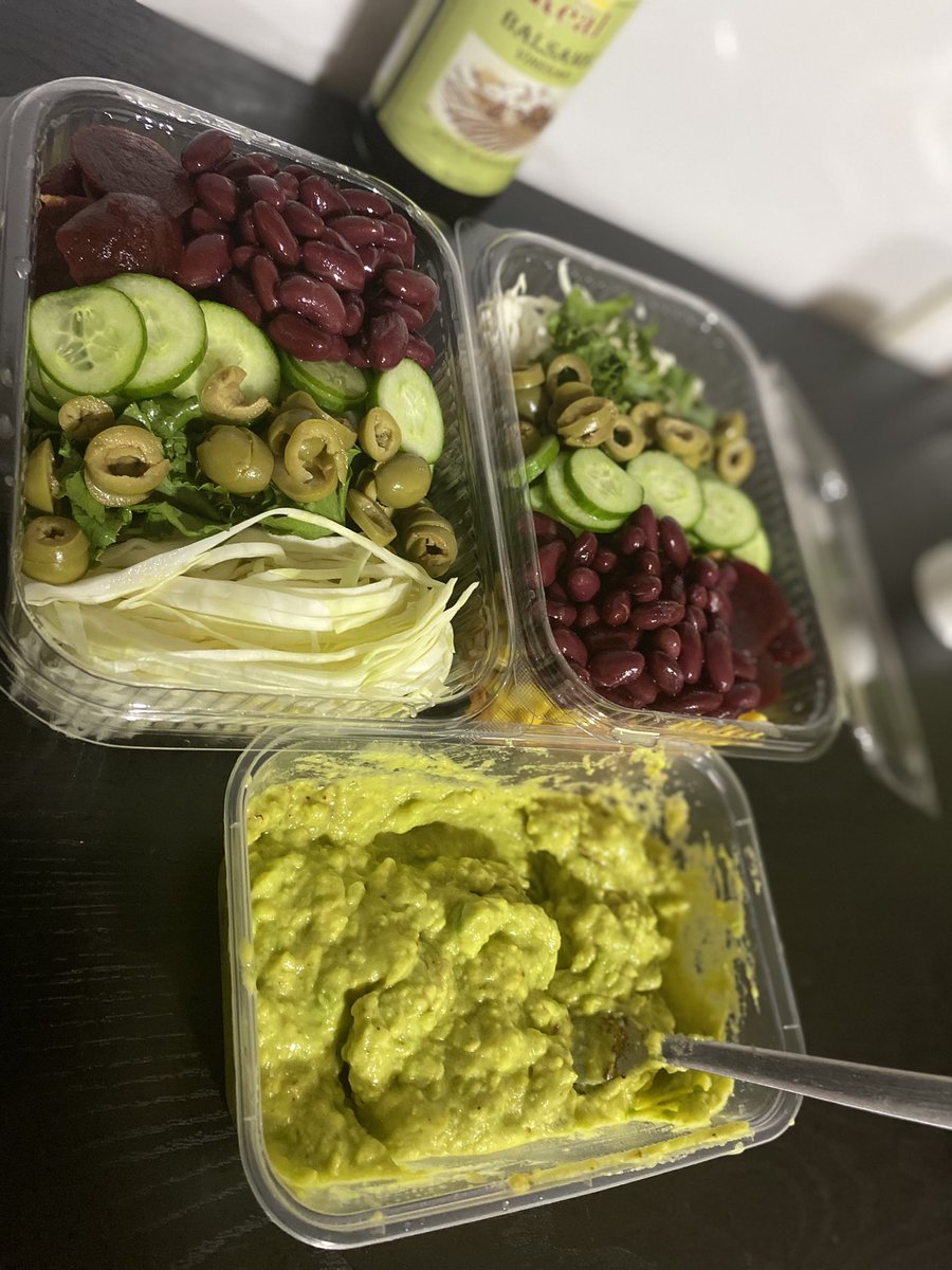 Natachyy's tweet photo. Building salad, can you sight my beauty 🥑🥑🥑🥑 https://t.co/1LgVtCENFS