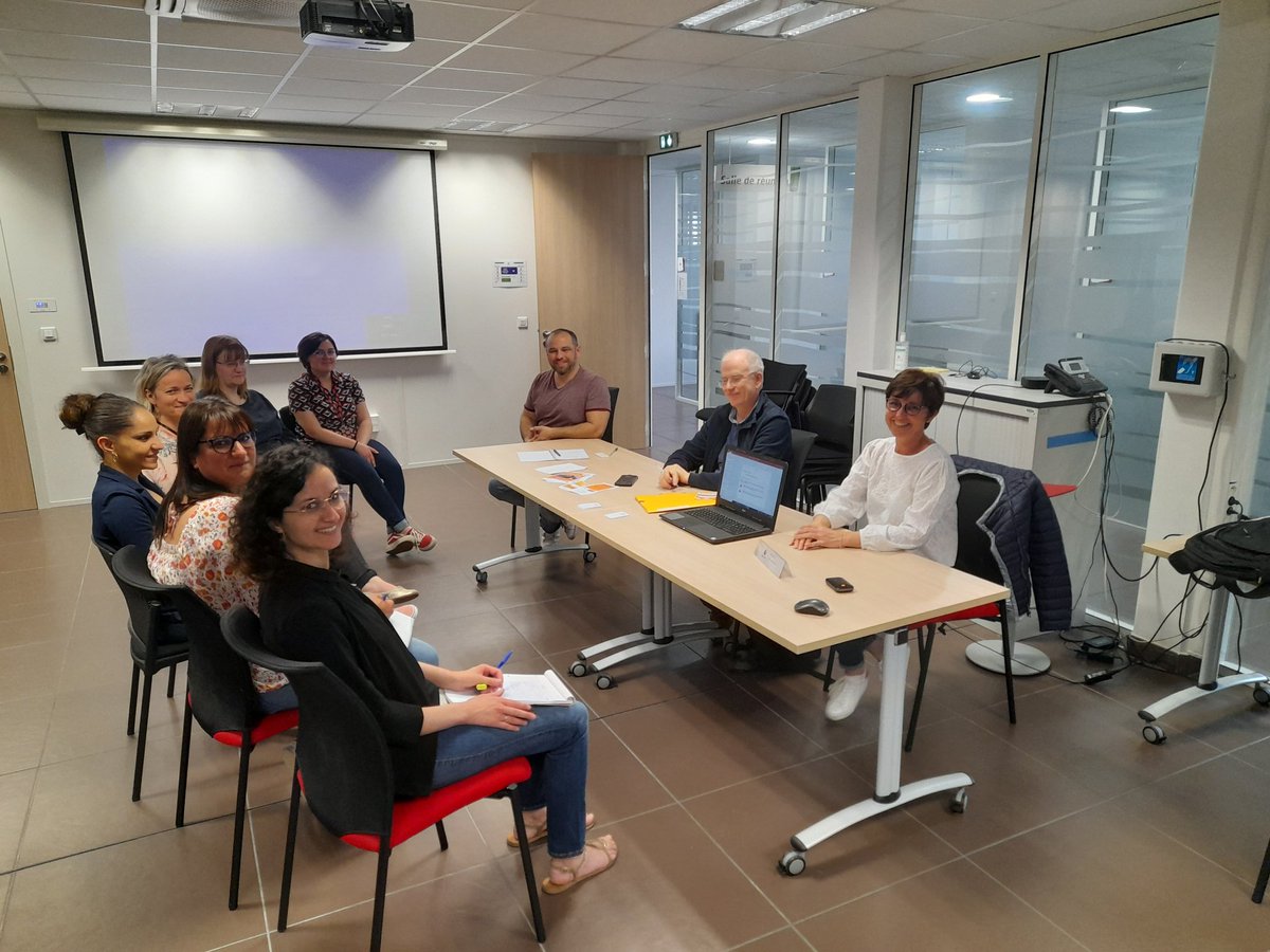 Hier au #poleemploi de Saint Gaudens, 🤝accueil et échanges partenaires #conseillers autour de kiosques #IAE  #mobilité, Conseil Départemental de la Haute Garonne.Mieux se connaître c est mieux accompagner nos #usagers <a href="/GreneuxValerie/">Valérie Greneux</a> <a href="/VandenelskenS/">Vandenelsken Stéphanie</a> <a href="/wimoov/">Wimoov</a>