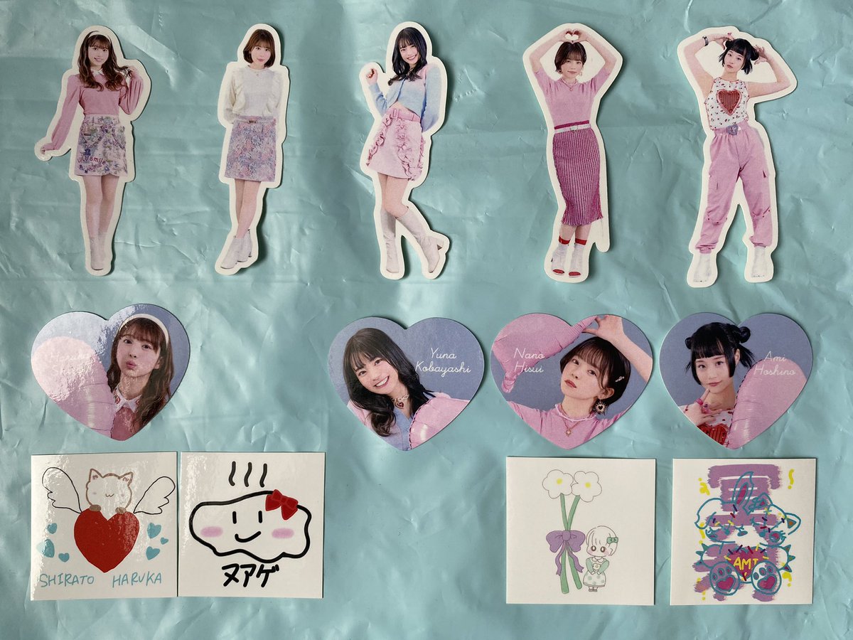 ts15ts15's tweet photo. meowliのグッズ届きました🥰
ランダムステッカーは残念ながらコンプならず😢
ハーフツインゆなちゃん似顔絵ステッカー…🥺
でもステッカー今回はスマホの裏にも入るいいサイズ☺️
A4ブロマイドもいいね😆
黒髪ゆなちゃんかわいすぎるぜ🤤
『LOVEお届け♡』もありがとう😚💕
#小林由奈
#meowli https://t.co/AUN9XT7QRr